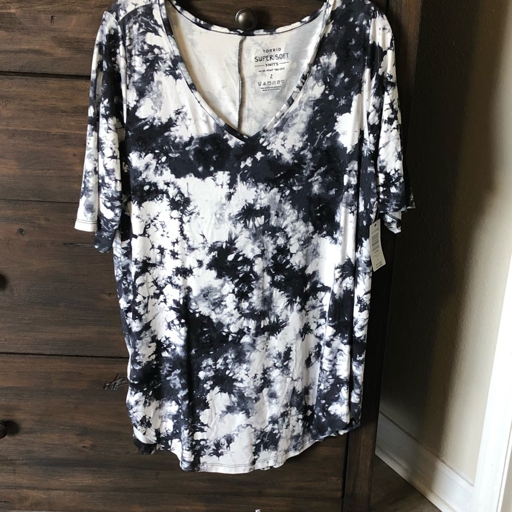 Torrid tie dye tope size 2 NWT slim fit